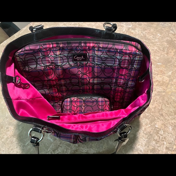 Coach large tote with laptop case and matching small accessory case - Picture 14 of 16